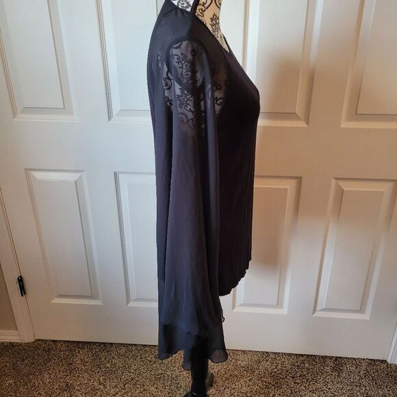 Classy black top with shear sleeves - Picture 2 of 6